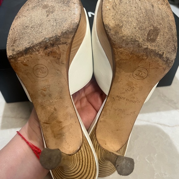 Chanel beautiful InterlockingCC Logo Sandals  size 7 in EUC with box - Picture 8 of 10